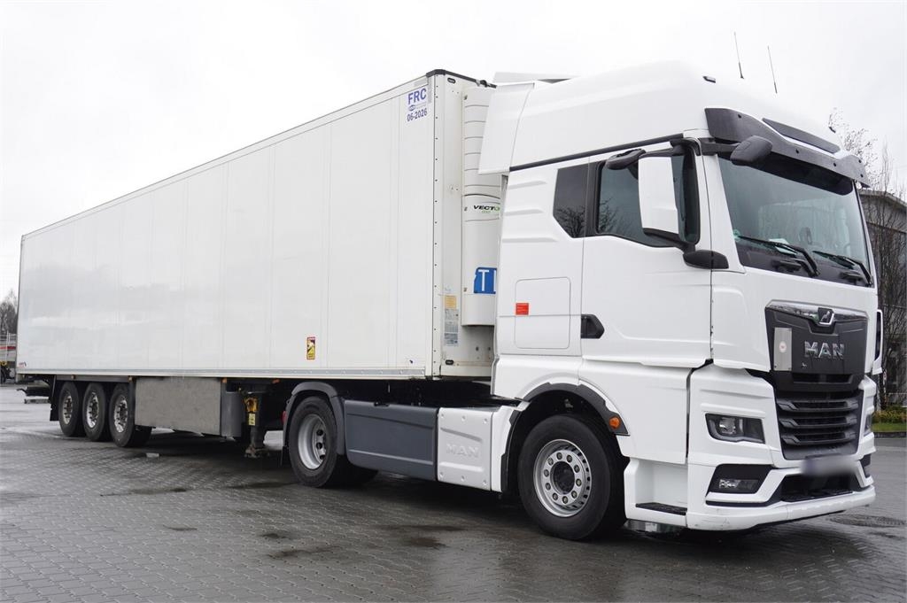 Schmitz Cargobull refrigerator semi-trailer / Carrier Vector 1550