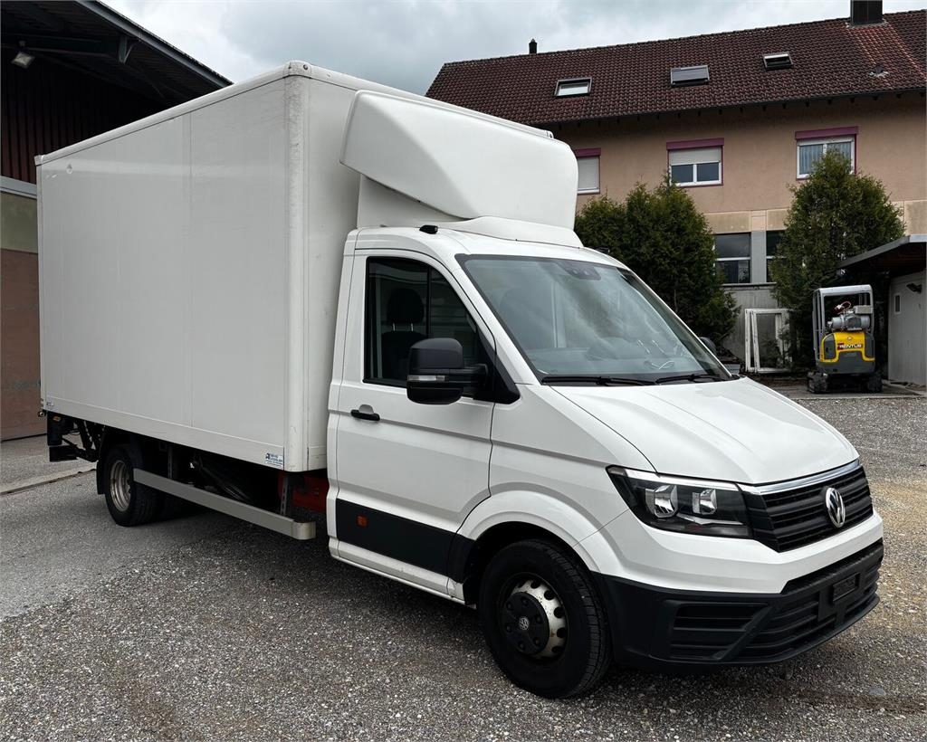Volkswagen CRAFTER 50 box truck / tail lift