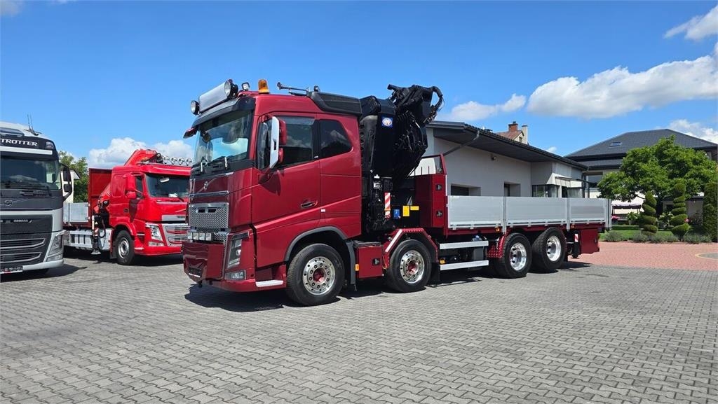 Volvo FH16 750 8x4 / Flatbed Truck / HMF 7020 Crane + JI