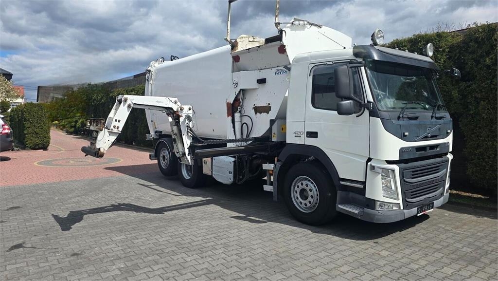 Volvo FM13 420 6x2 / Refuse Collection Truck / Garbage T