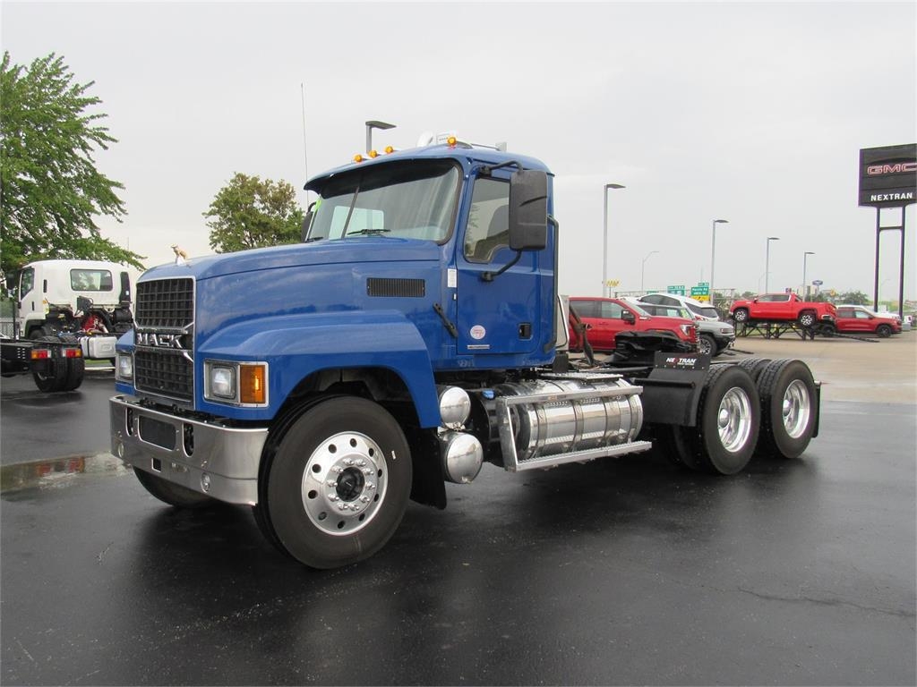 Mack PI64T