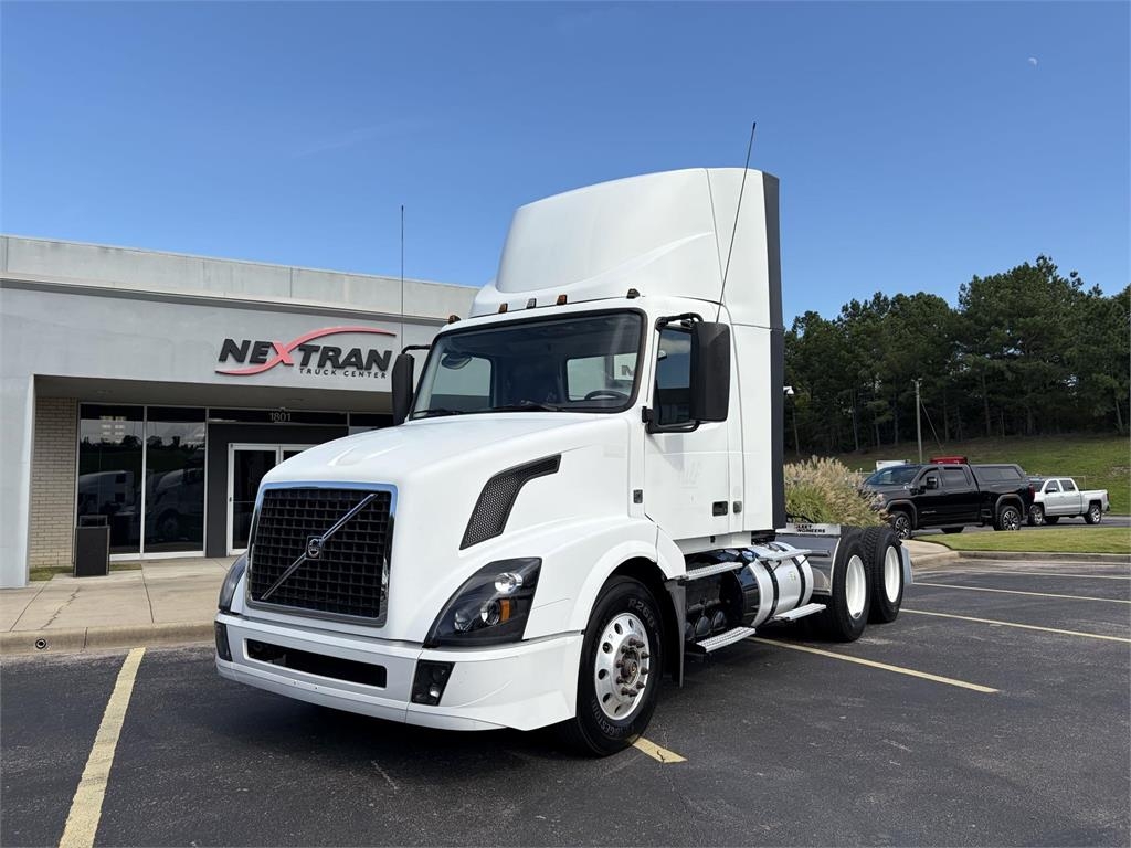 Volvo VNL64T300