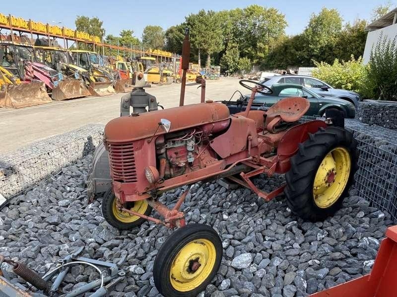 MASSEY-HARRIS PONY 812