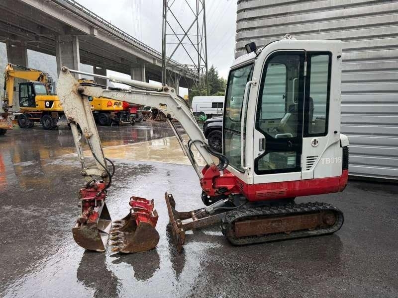 Mini-pelle Takeuchi TB016 — occasion 2005, 2 540 h