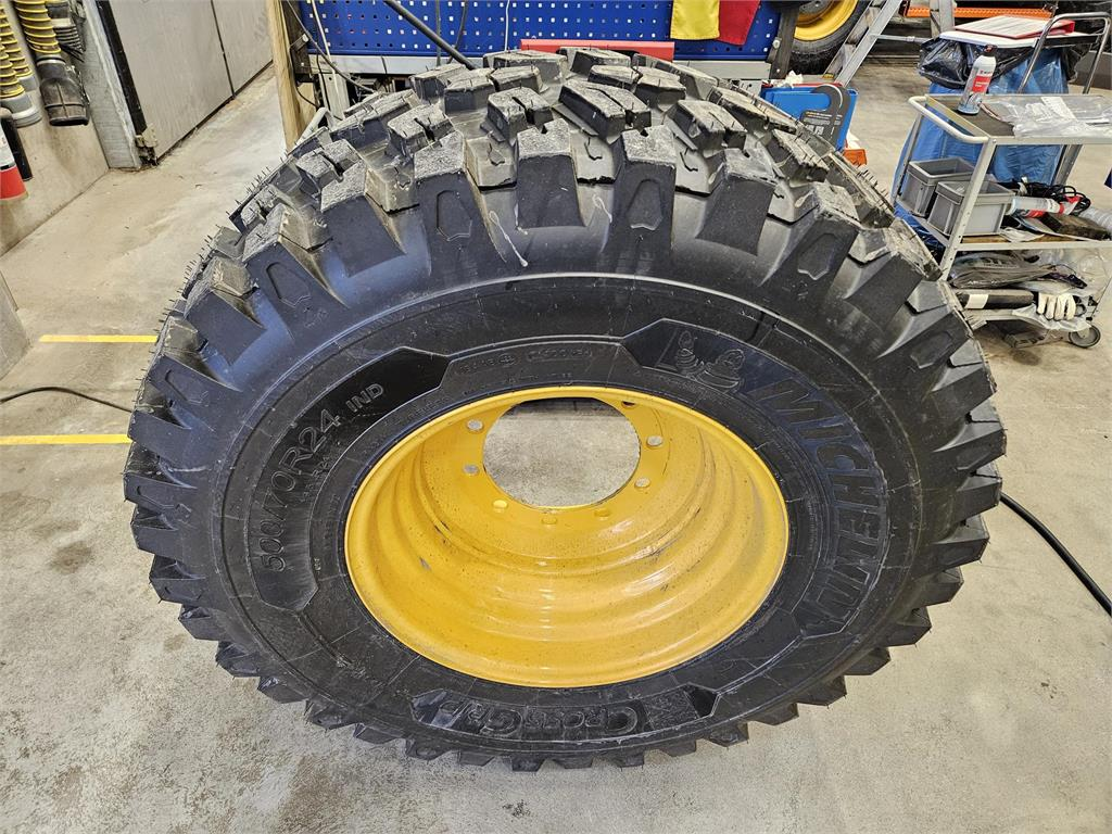 Pneu, roue et jante Michelin 500/70R24 Cross Grip B2,25m inkl Fälg ( 4 st ) L50 — occasion 2025