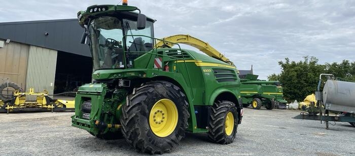 John Deere 8300