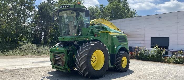 John Deere 8300