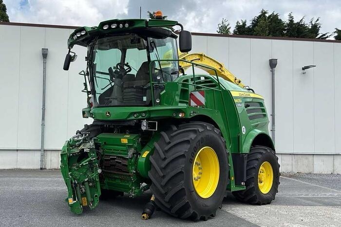 John Deere 8400