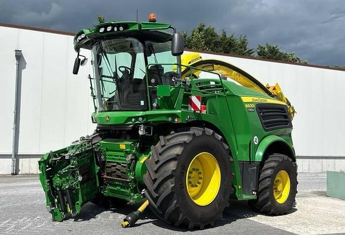 John Deere 8600
