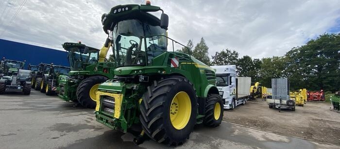 John Deere 8700