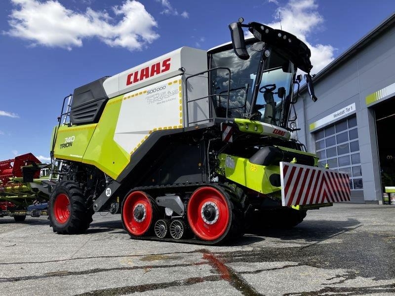 Moissonneuse-batteuse CLAAS TRION 740 TT MIT V 770 — occasion 2025, 569 h