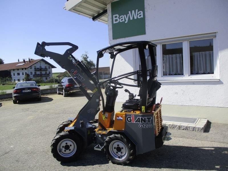 Chargeuse compacte GiANT G1200 #887 — occasion 2024, 7 h
