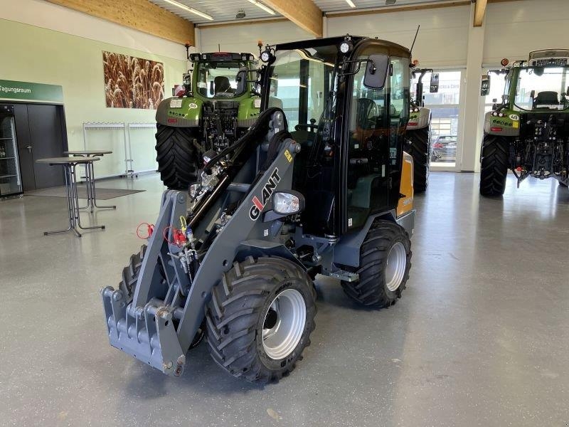 Chargeuse compacte GiANT G2300 HD — occasion 2024, 6 h