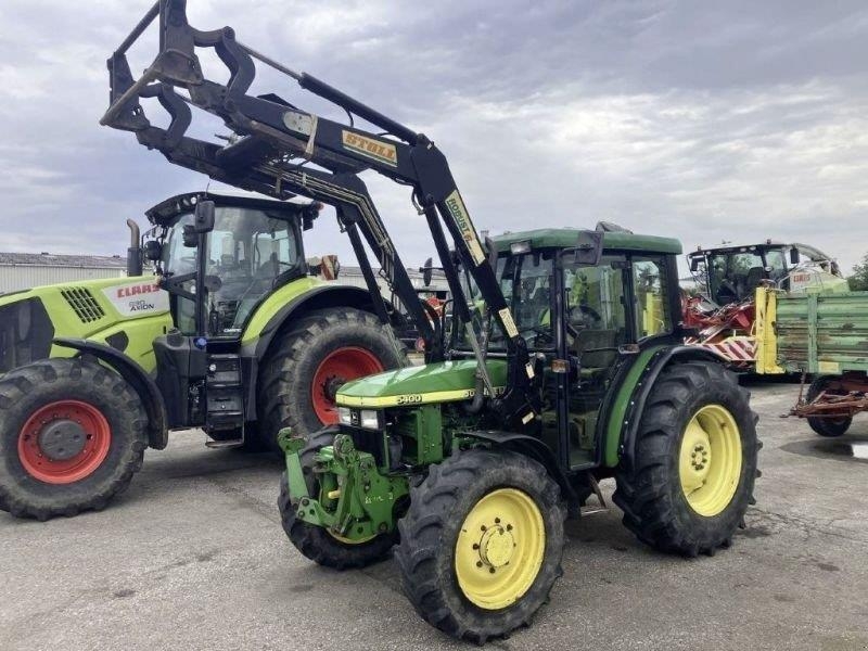 John Deere 5400 + STOLL ROBUST F10 HD