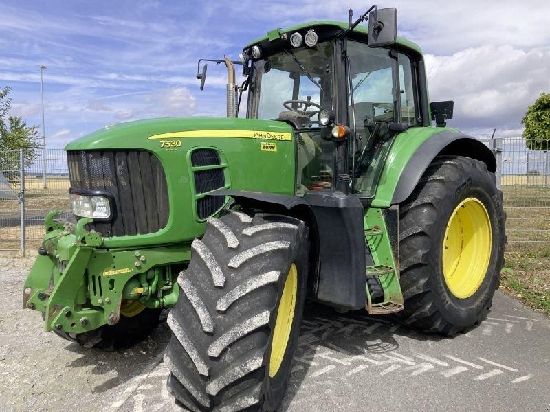 John Deere 7530