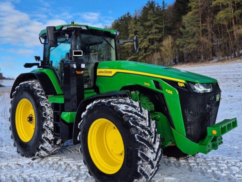 8R 370