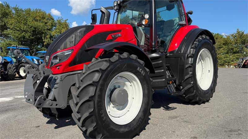 Tracteur agricole Valtra T214 Versu KUN 1700 TIMER OG SMARTTOUCH! — occasion 2019, 1 700 h