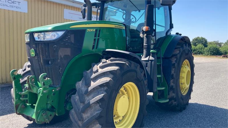 John Deere 7230R