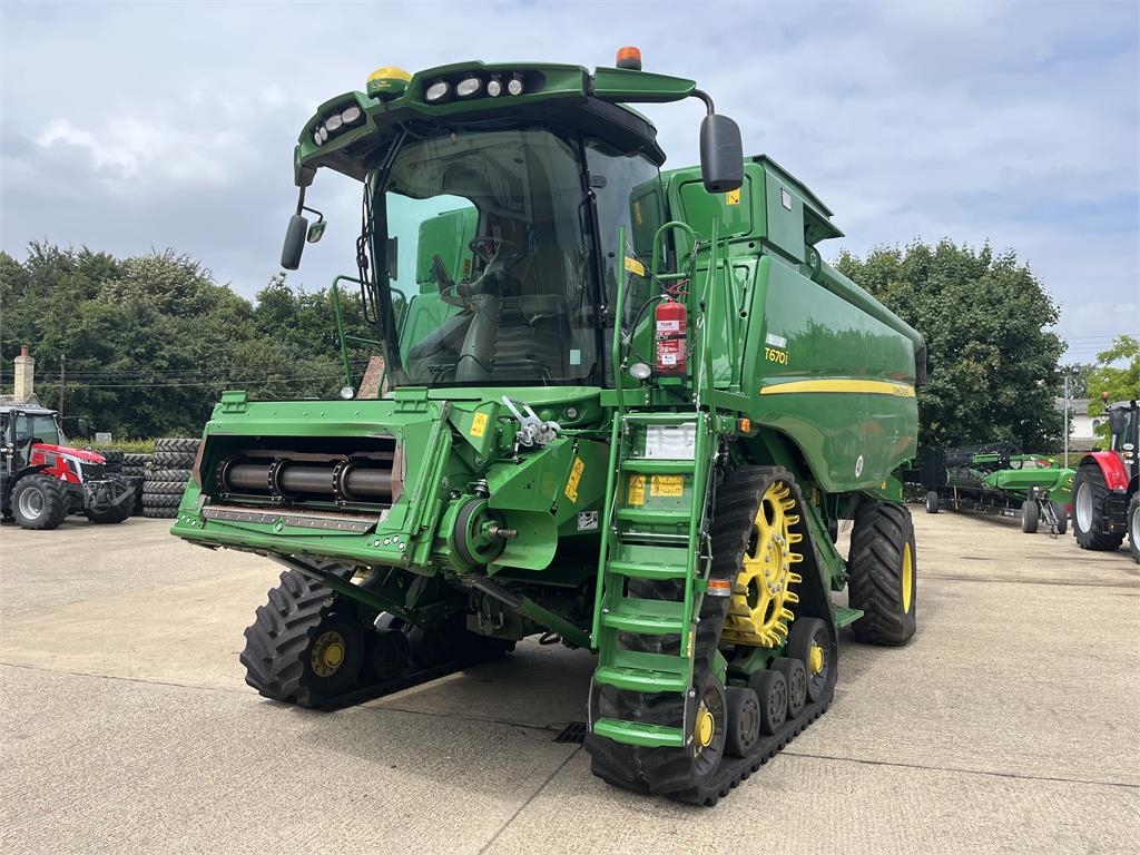 John Deere T670I