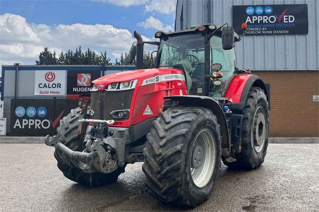 Massey Ferguson MF8740S