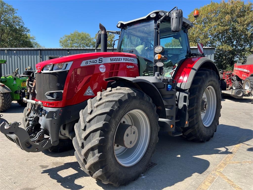 Massey Ferguson MF8740S