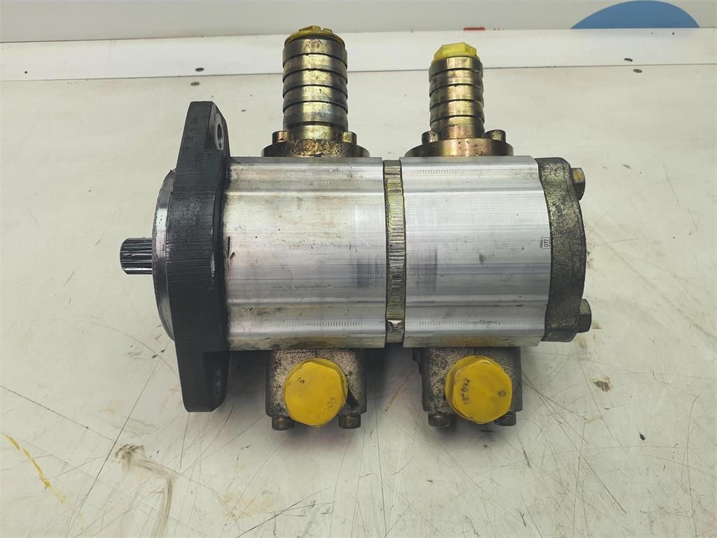 Liebherr LTM 1100-4.1 two-stage pump — occasion