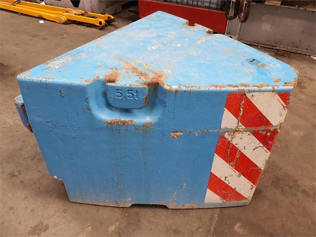 Liebherr LTM 1100-4.2 counterweight 5.5T
