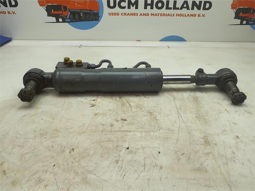 Liebherr LTM 1130-5.1 Steering centering cylinder axle 4