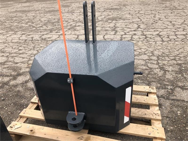 - - - 600 kg frontvægt