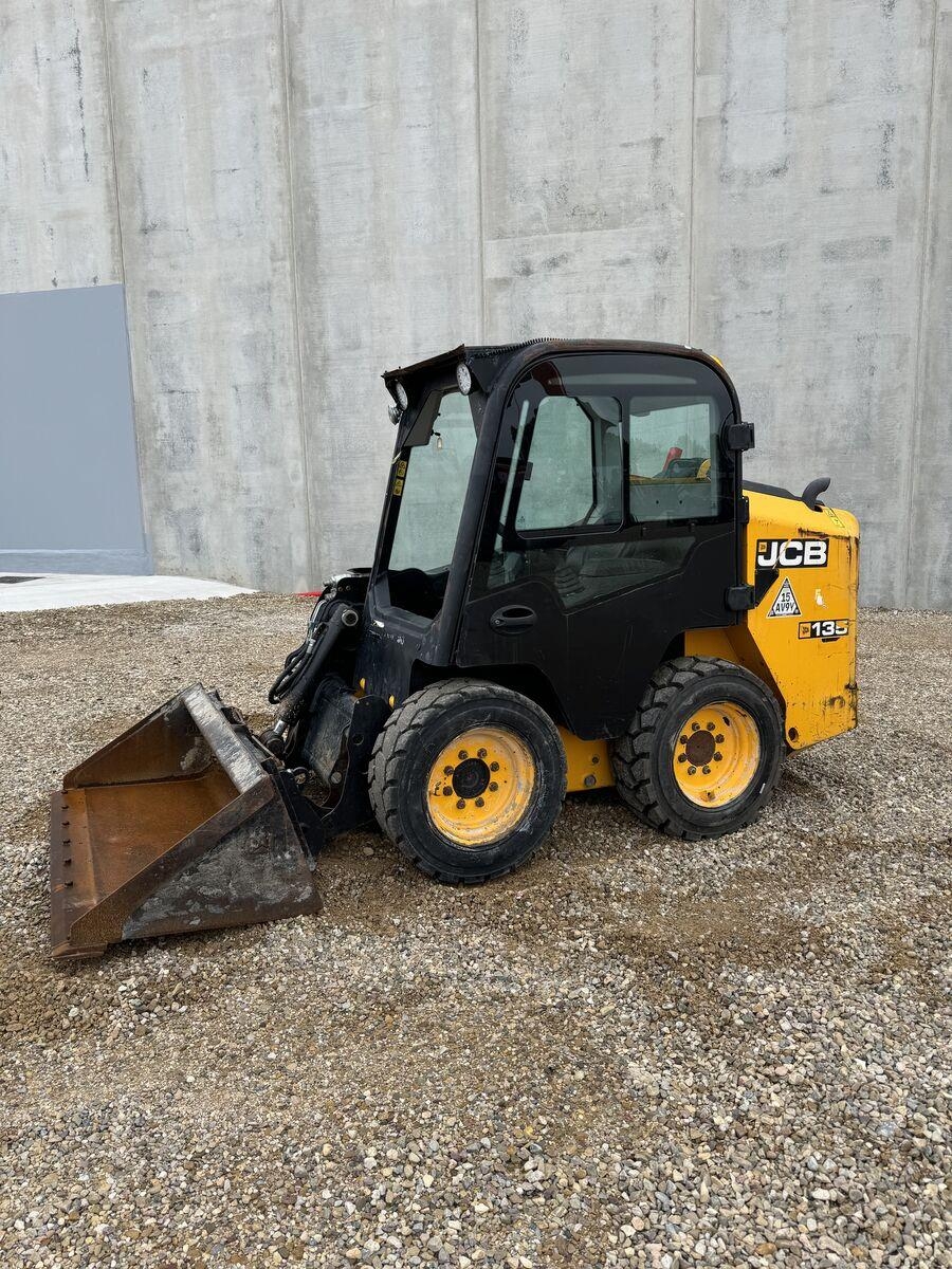 JCB 135