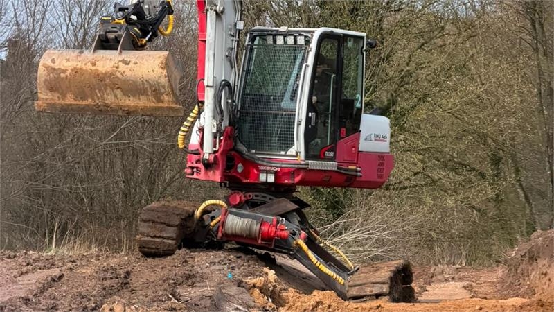 Takeuchi TB260 TB260 Levelizer