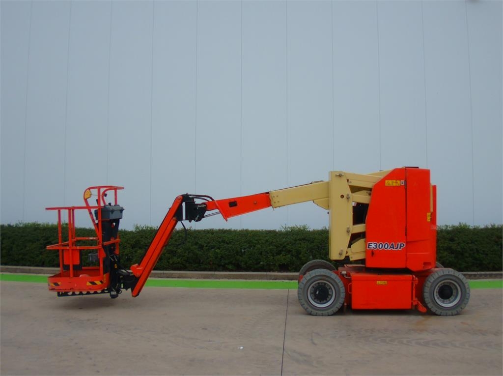 JLG E300AJP