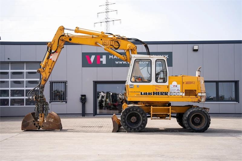 Pelle sur pneus Liebherr A 900 C — occasion 1992, 11 357 h