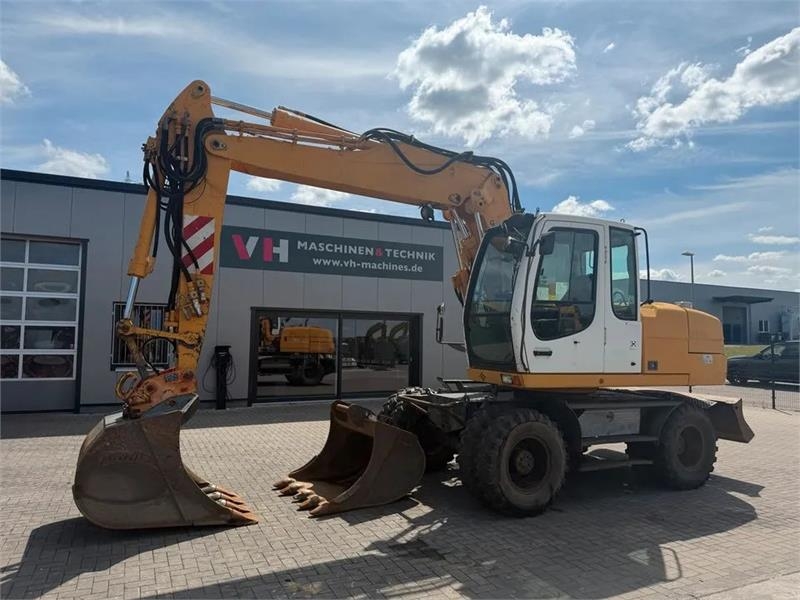 Pelle sur pneus Liebherr A316 Litronic — occasion 2002, 12 500 h