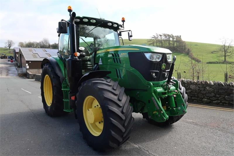 John Deere 6135R