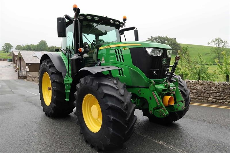 John Deere 6215R
