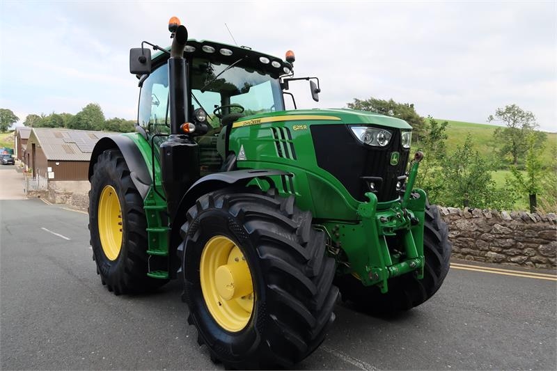 John Deere 6215R