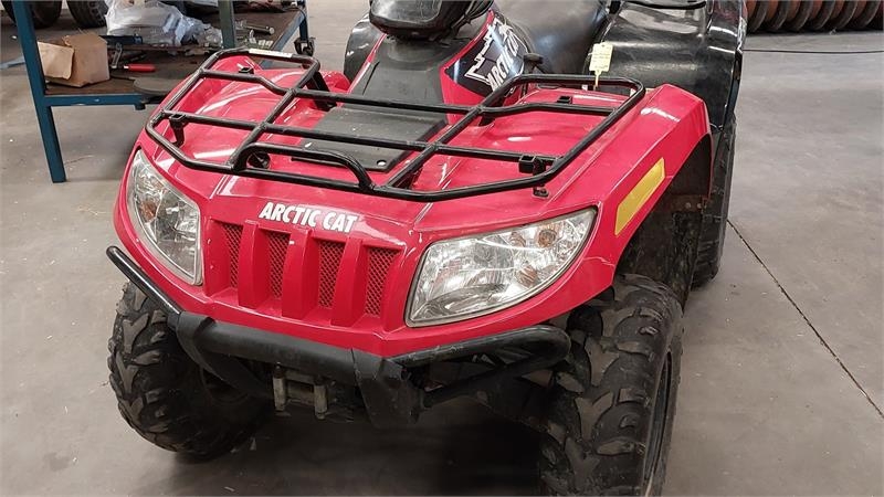 Quad Caterpillar Arctic 55S — occasion