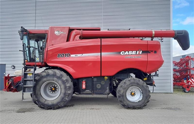 Case IH 8010 med 30 fods skærebord