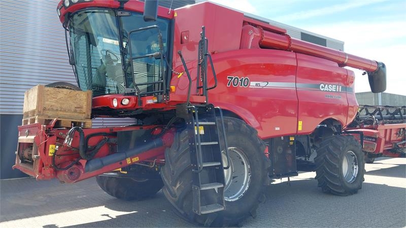Case IH Axial Flow 7010