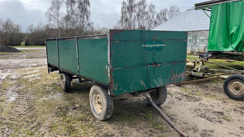 - - - Jagtvogn