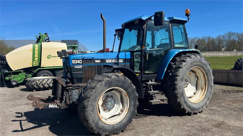 New Holland 8340