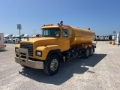 Camion citerne Mack RD688S — occasion 2000