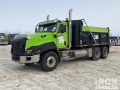 Camion benne Caterpillar CT660 — occasion 2013