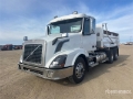 Camion benne Volvo VNL — occasion 2014