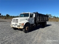 Camion benne International 4700 — occasion 2000