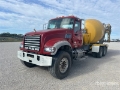 Camion malaxeur Mack GU713 8x4 Mixer — occasion 2014