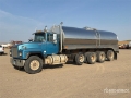 Camion citerne Mack RD600 — occasion 2005