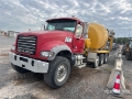 Camion malaxeur Mack GU713 10x4 Mixer — occasion 2014