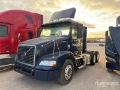 Tracteur routier Volvo VNM64T200 6x4 T/A Day Cab — occasion 2013